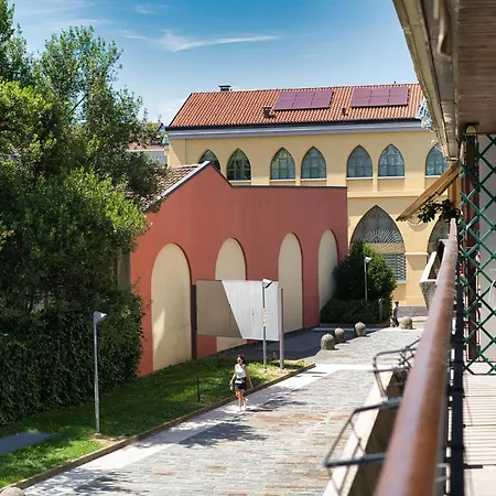 Terrace In Center